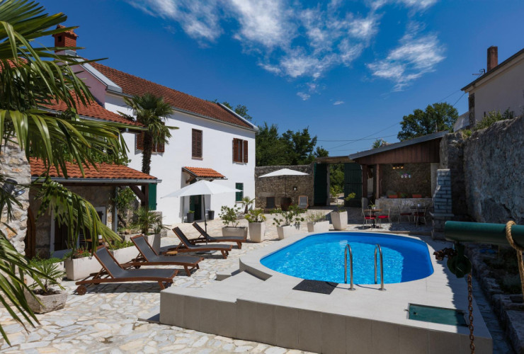 Винодолска Опчина, Трибаль, Аутентичная каменная вилла с бассейном