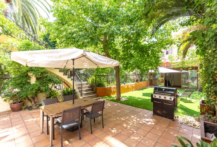 Flat for sale with private garden in Gracia