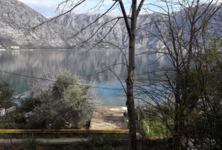 Plot of land on the first line to the sea, Stoliv, Kotor district