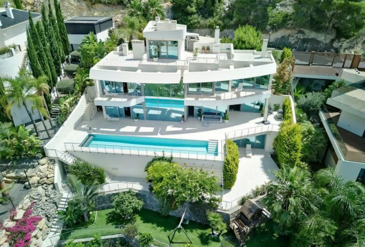 Luxurious, modern Villa - Price reduced by 500,000 euros for a quick sale - new price 2.6 million euros!!!