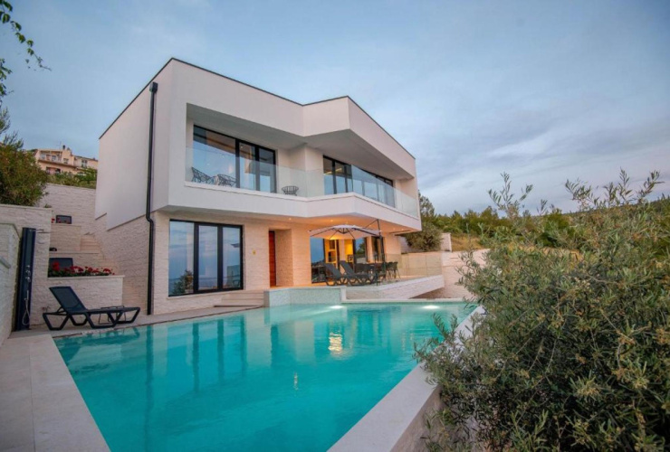 Primošten, Bilo, beautiful villa with a swimming pool and sea view, tennis court