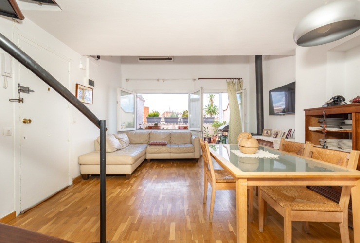 Duplex penthouse with terrace, in the centre