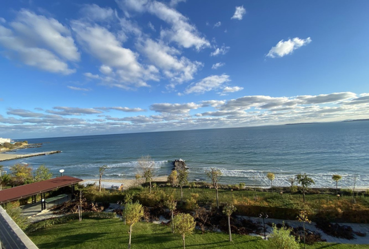 Квартира с красивой панорамой на первой линии в Святом Власе 