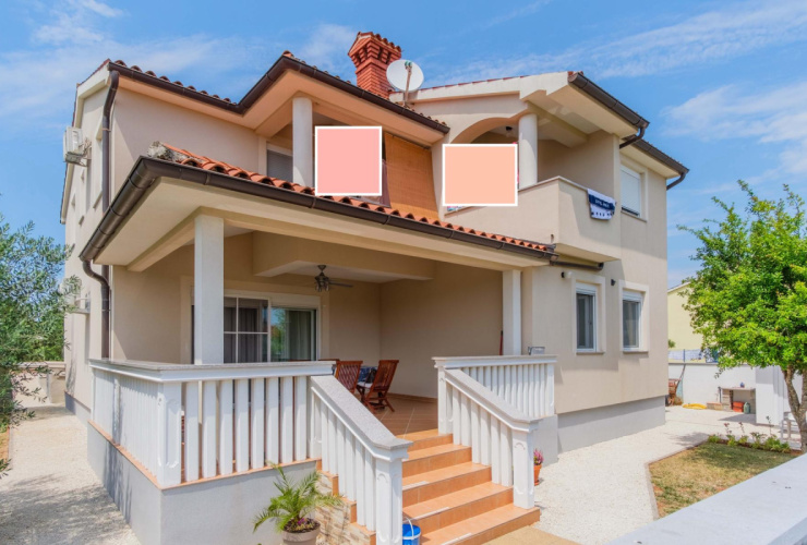 Valbandon, Fažana: Exclusive offer - house with three separate apartments and a garden, 600m
