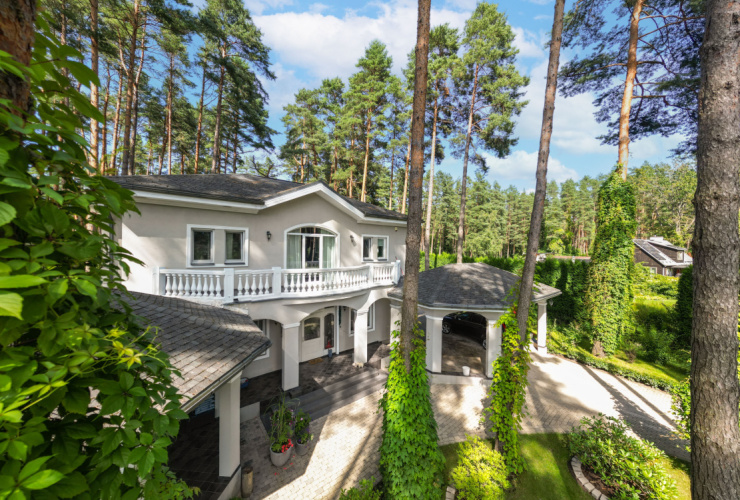 House in Jurmala with amazing land. 