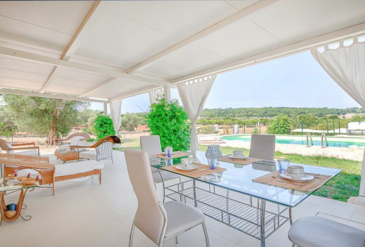 Усадьба с панорамным видом, двумя бассейнами и большим садом в Челье-Мессапике, Апулия