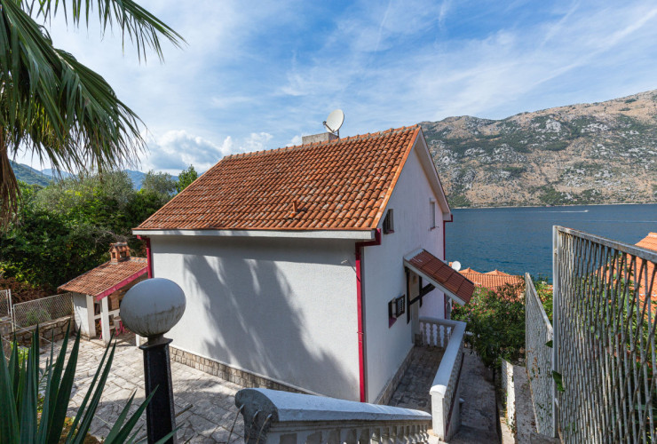 House Just 50 Meters from the Sea – Stoliv