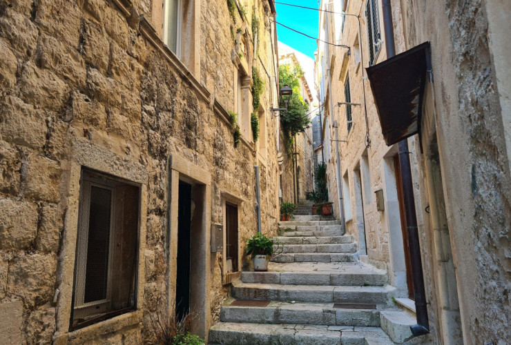 Остров Корчула, дом на реновации в старом городе Корчула