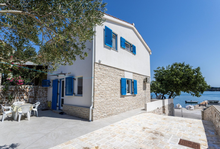 Murter, Betina, beautiful semi-detached stone house, first row to the sea