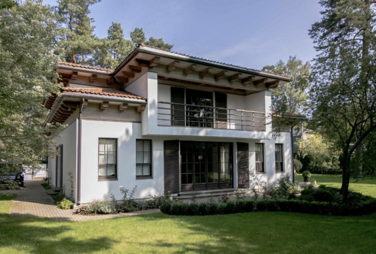 Продаем элегантную виллу у моря  в Риге