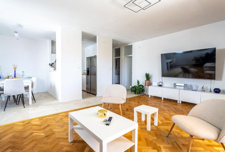 Split, Meje, comfortable two-bedroom apartment with sea view