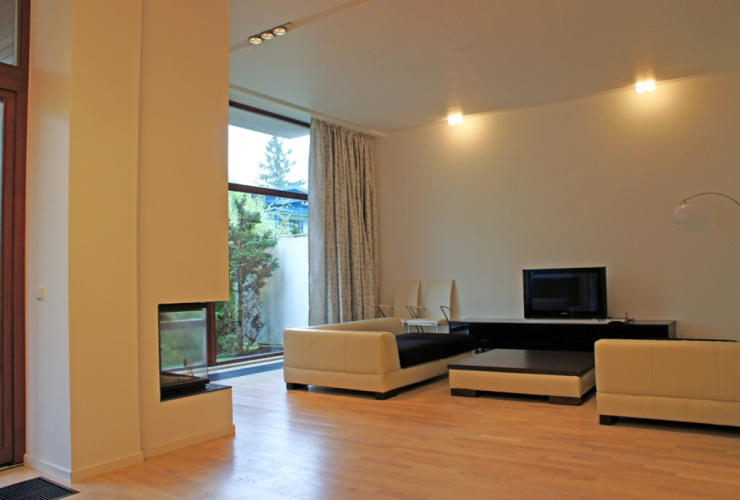 A half of a twin-house for sale on Kapu street!