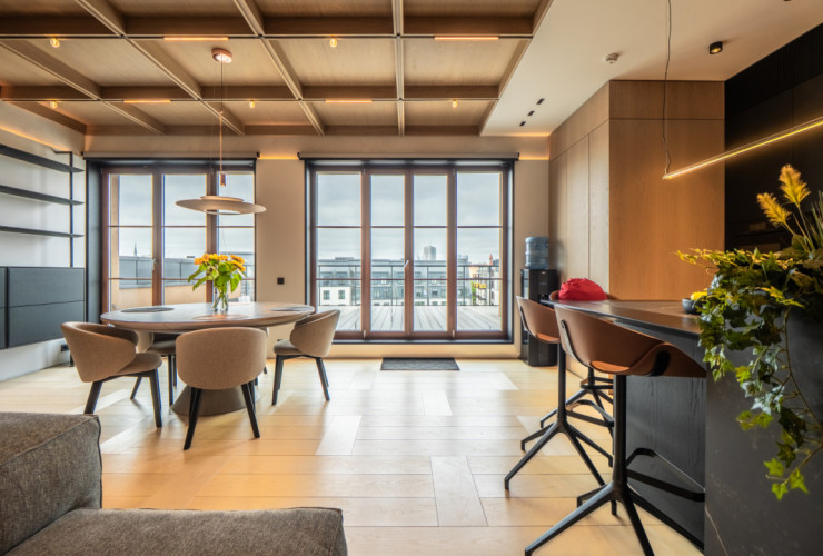 Уникальный раскошный пентхаус с большой террасой на продажу в центре посольского района, Рига, Латвия