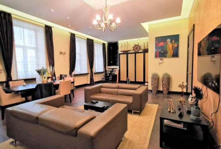 Exclusive two-level apartment in one of the most prestigious locations in the quiet center